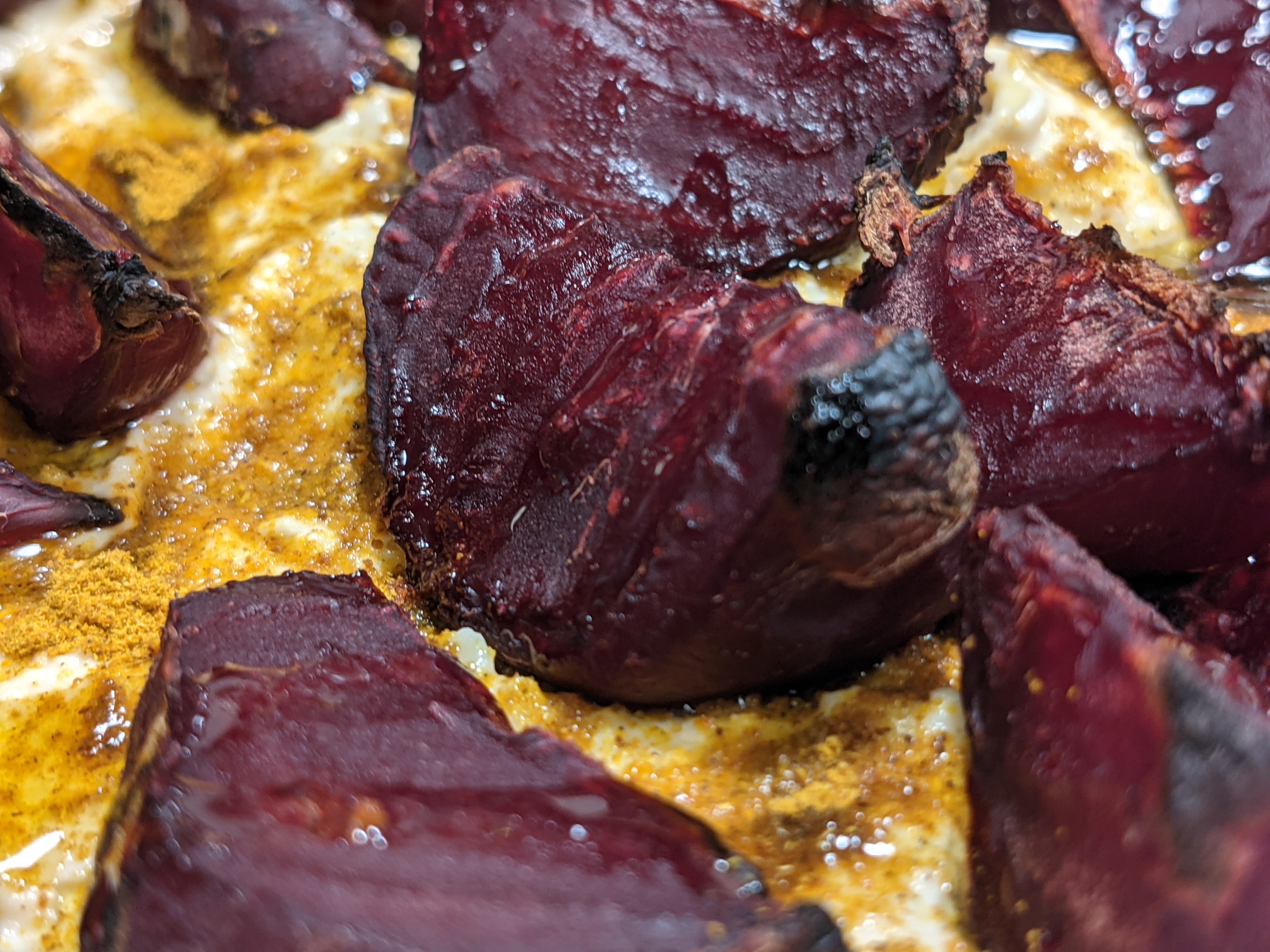 Crispy Rote Bete mit Hummus