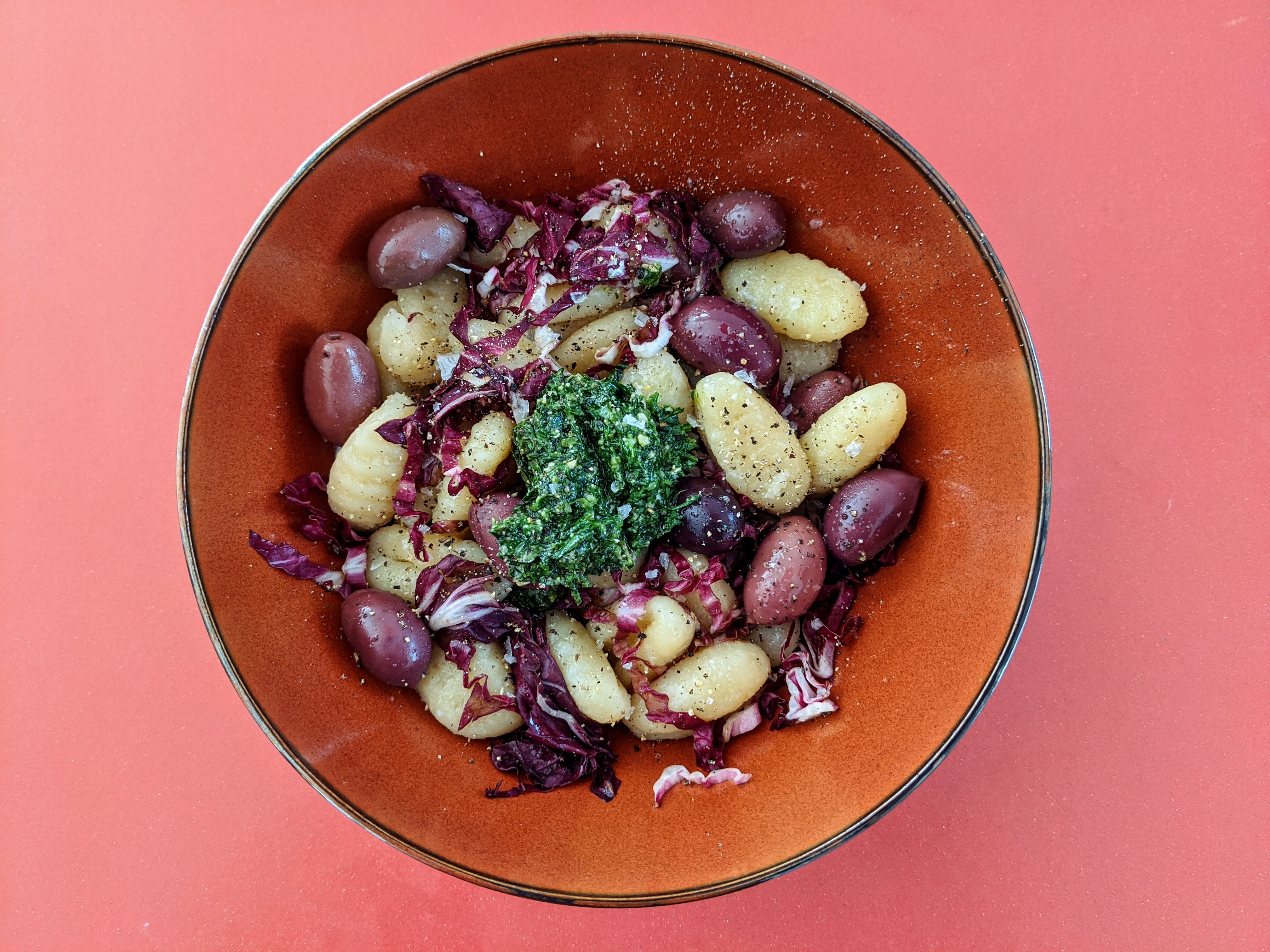 image from Gnocci mit Olive, Radicchio und Korianderpesto